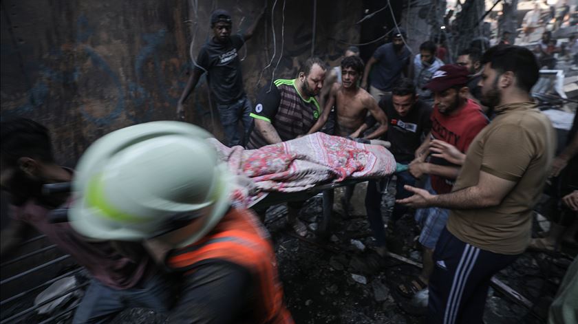 Os bombardeamentos em Gaza fizeram pelo menos 1.445 mortos. Foto: Haitham Imad/EPA