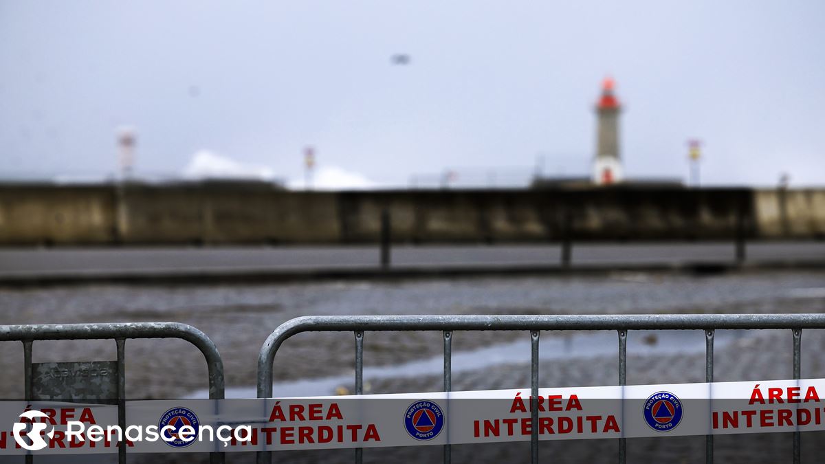 Mau tempo obriga a Corte na Avenida D. Carlos I no Porto até terça-feira