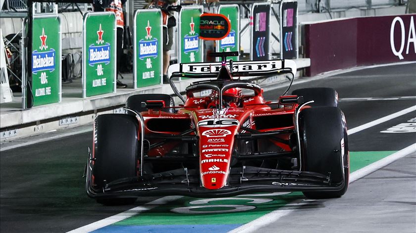 Ferrari renova com Leclerc