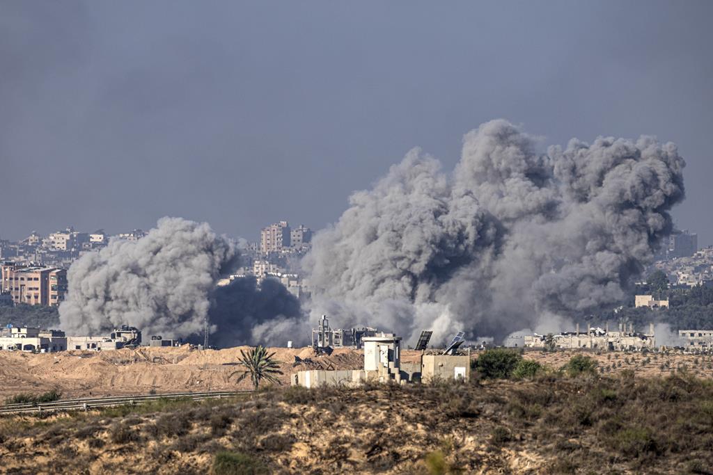 Bombardeamentos na Faixa e Gaza. Foto: Christophe Petit Tesson/EPA