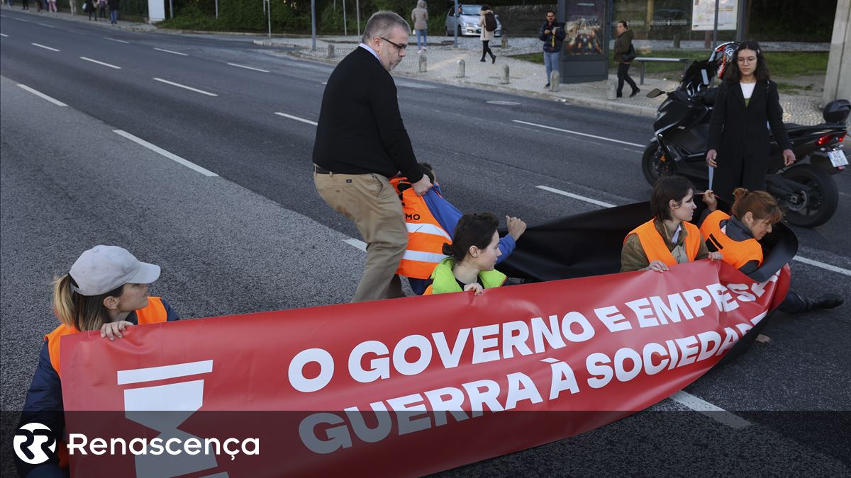 Ativistas pelo clima condenados a penas de multa por impedir circulação automóvel em Lisboa