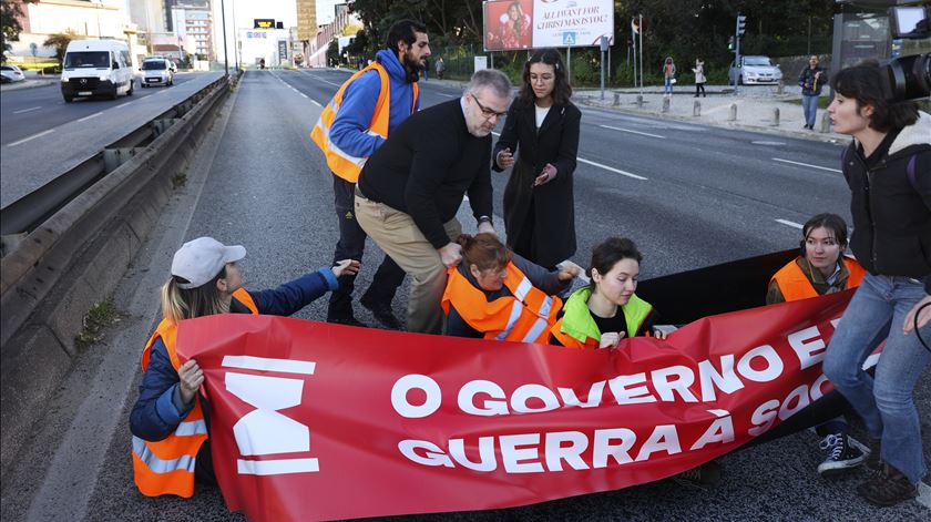 Ativistas da Climáximo em ação de protesto. Foto: Miguel A. Lopes/Lusa