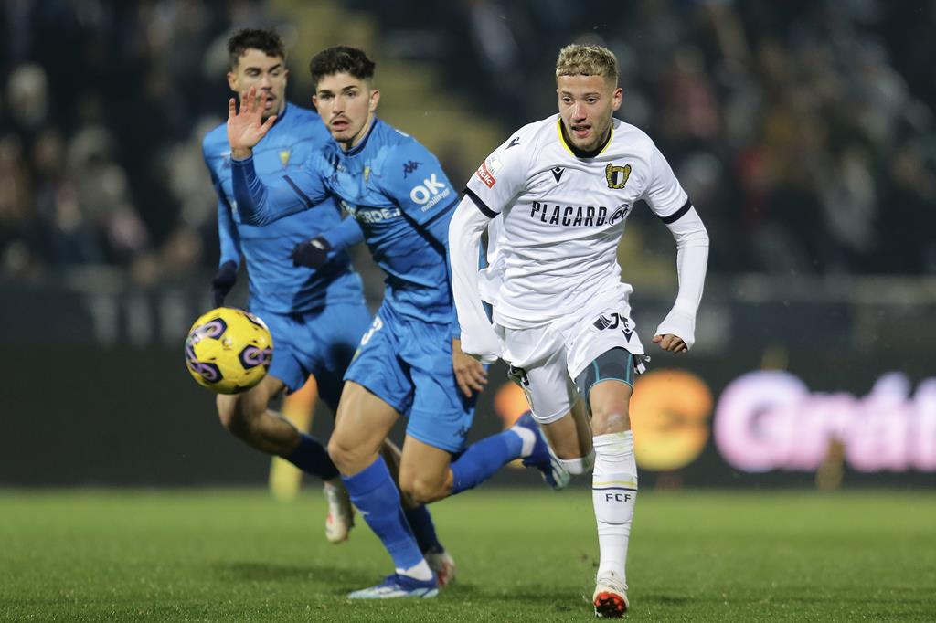 VÍDEO: Empate madrugador entre Famalicão e Estoril (1-1) - CNN