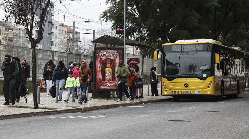 ANTROP ameaça suspender passes gratuitos para jovens em novembro