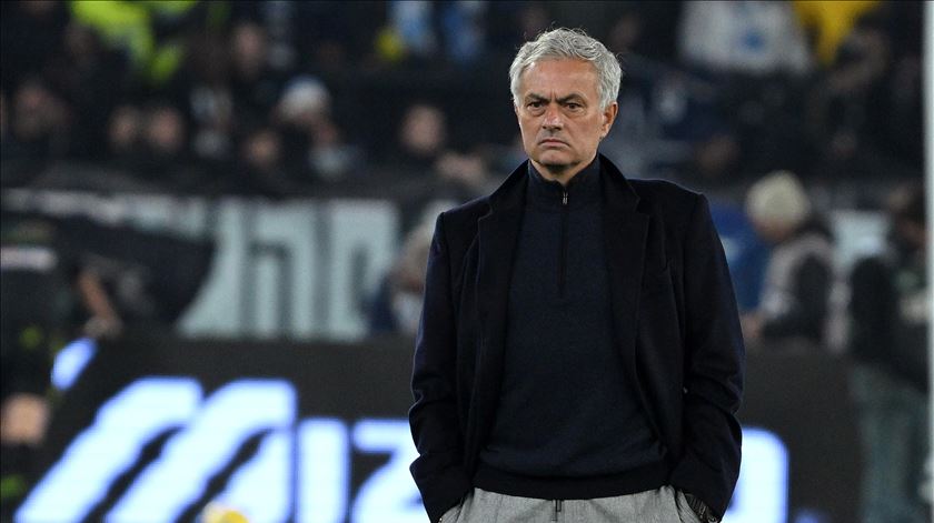 José Mourinho e o Fenerbahçe. "Quero ir, mas ainda não está fechado"