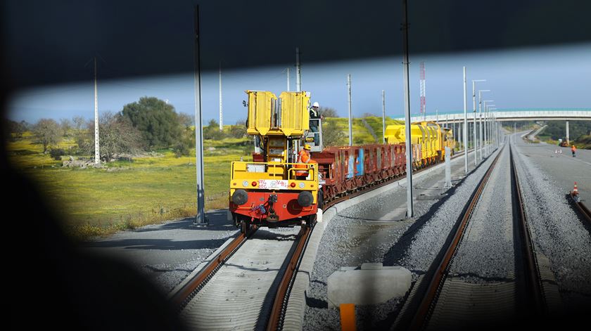 Ferrovia 2020. OE 2025 dá mais 314 milhões a projeto anunciado para 2021