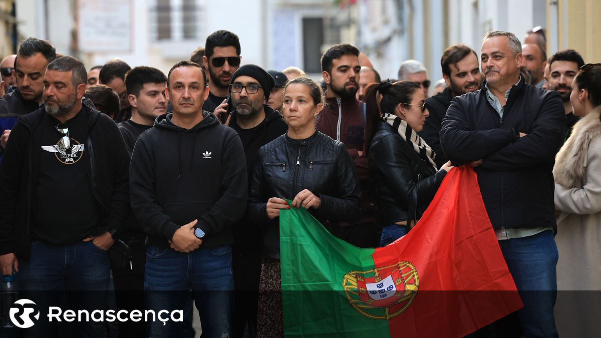 Polícias em protesto cantam hino nacional à ministra da Coesão na Figueira da Foz