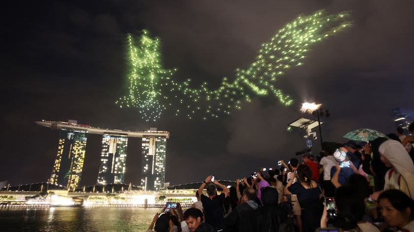Em Singapura houve espetáculo com drones nos céus da cidade. Foto: How Hwee Young/EPA