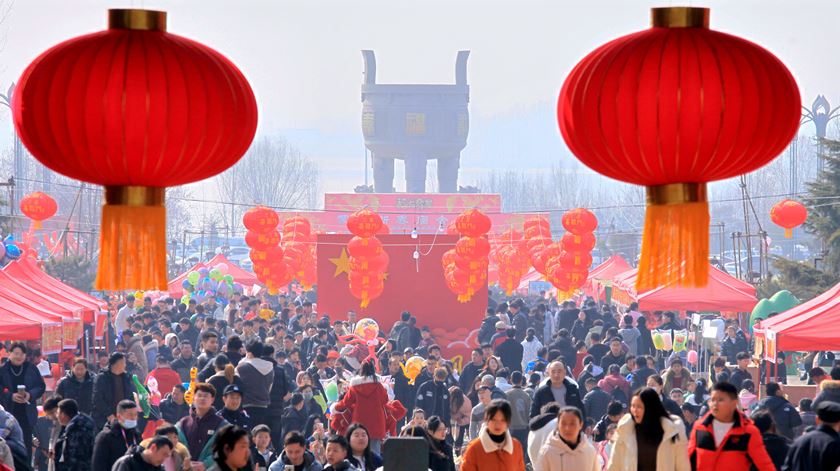 Festa do ano novo chinês na montanha Mengshan, na província de Shandong. Foto: Xinhua/ Wu Jiquan/EPA