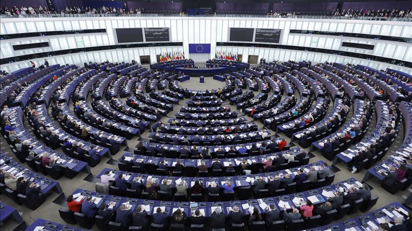 Projeção aponta vitória e reforço do PPE no Parlamento Europeu