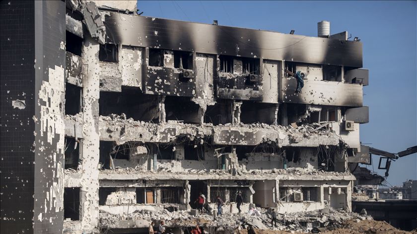 Hospital Shifa ficou fora de serviço depois de duas semanas de ataques israelitas Foto: Mohamed Hajjar/EPA