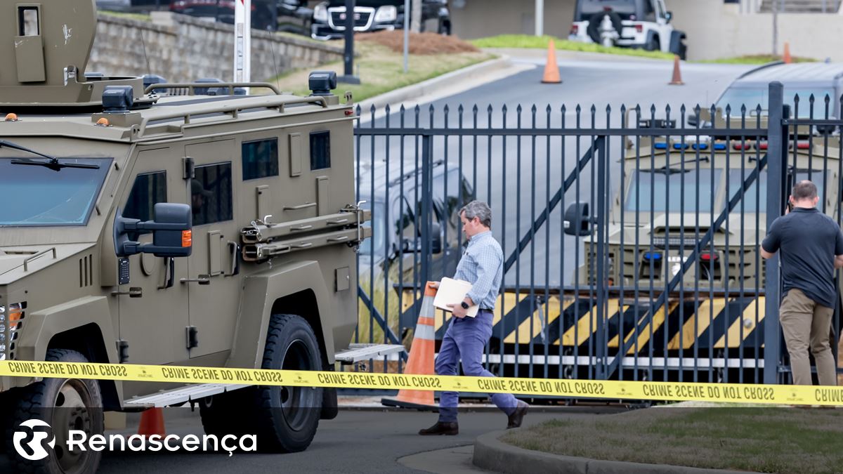 EUA. Carro choca contra portão de entrada do FBI em Atlanta