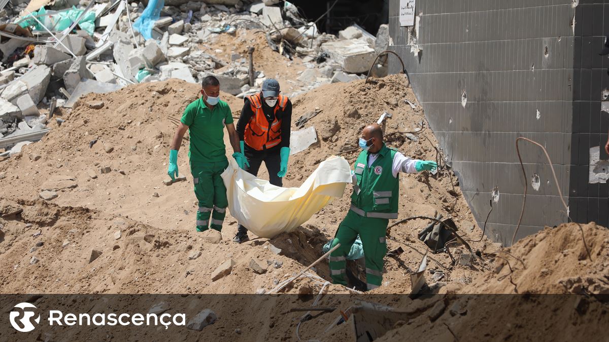 Autoridades de Gaza afirmam ter encontrado terceira vala comum em Al-Shifa e exumaram 49 corpos