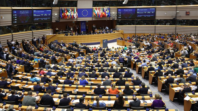 Parlamento Europeu, plenário Bruxelas, votação pacto migração.