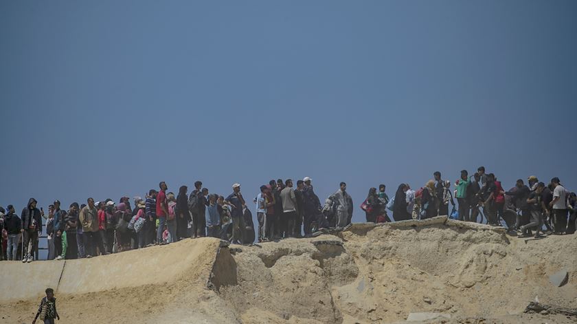 Negociações para cessar-fogo em Gaza continuam esta terça-feira