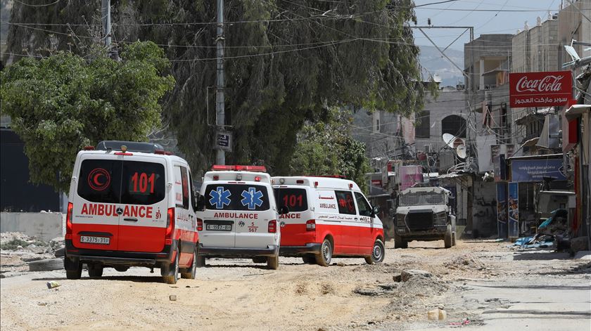 Raide israelita faz 14 mortos na Cisjordânia