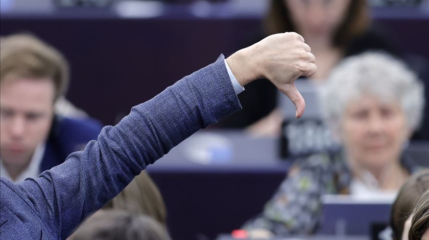Parlamento Europeu com mais de 25% de eurocéticos? “Vão servir como fonte de políticas”