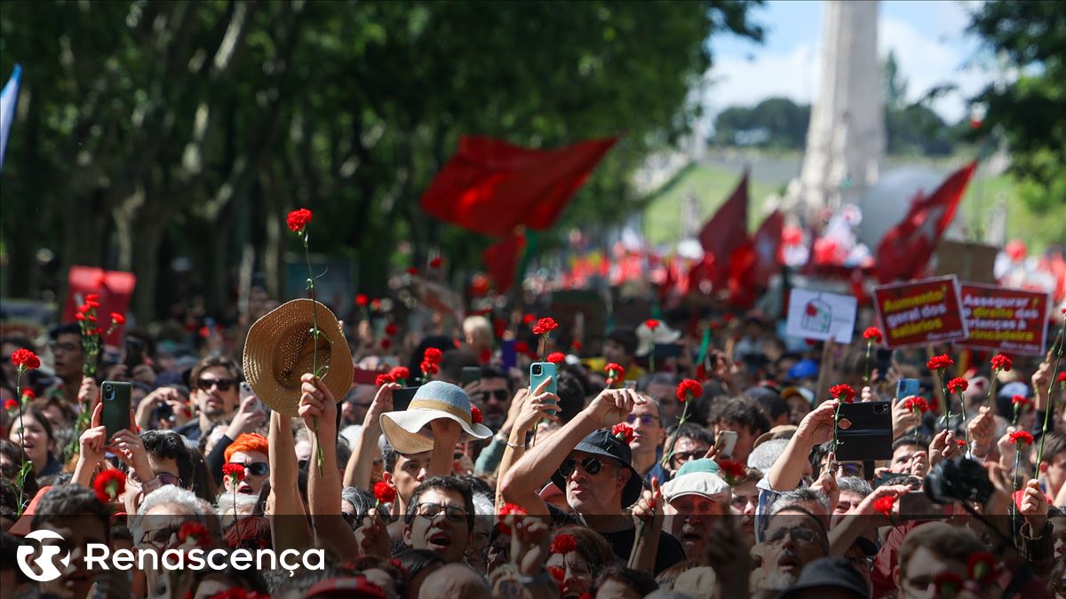 25 Abril. Imprensa internacional destaca desfile e eventuais reparações coloniais