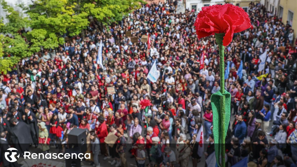 Mais de oito mil pessoas celebram 25 de Abril em Coimbra