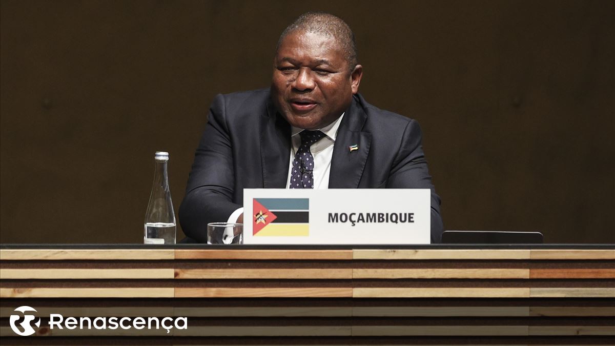 Presidente de Moçambique: 25 de Abril foi construído em Portugal e nas colónias