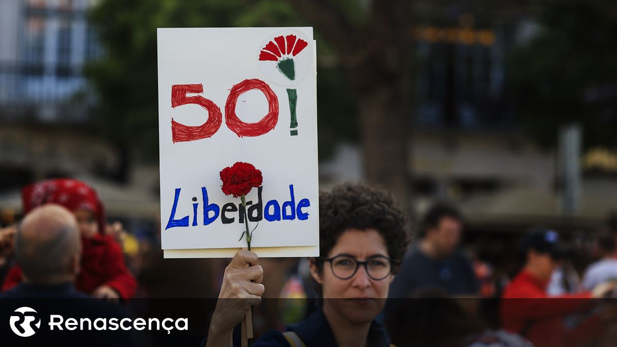 Paris acolheu última conferência sobre 50 anos do 25 de abril antes de colóquio internacional