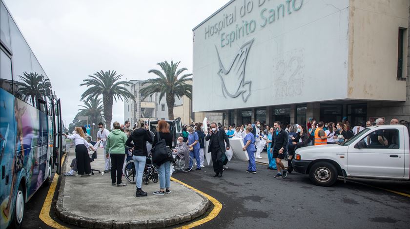 Doentes transferidos dos Açores para a Madeira após incêndio estão instalados e estáveis