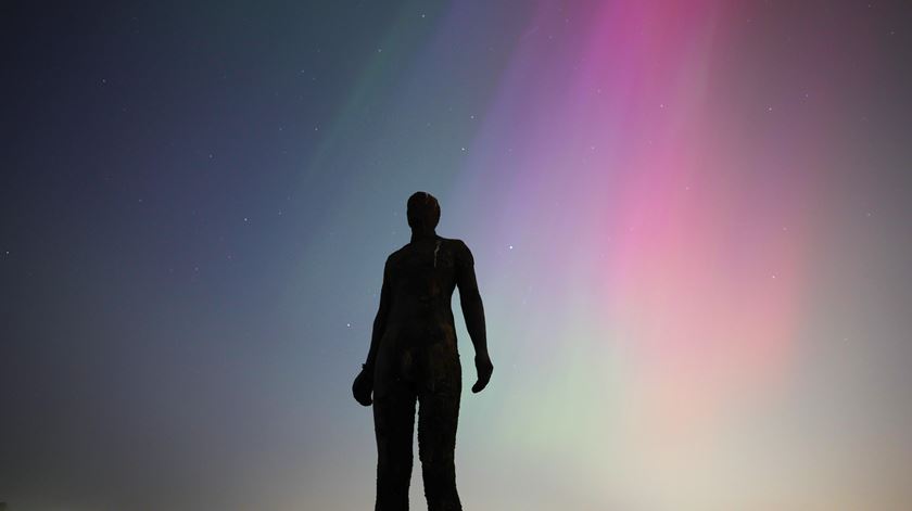 Imagem da aurora boreal no Reino Unido. Foto: Adam Vaughan/EPA