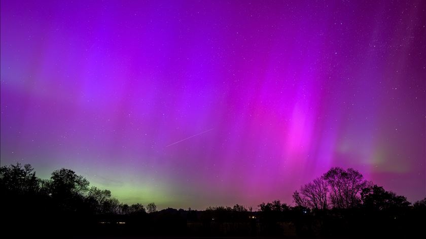 O espetáculo da aurora boreal na Suíça. Foto: Laurent Gillieron/EPA