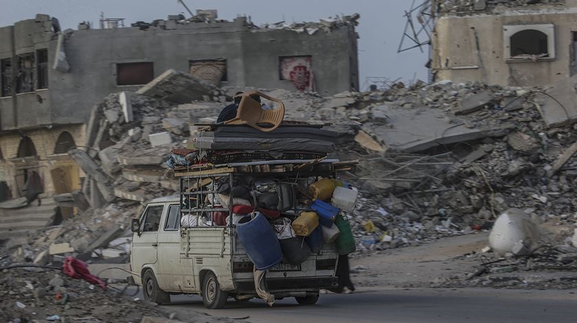 Mais de 800 mil palestinianos abandonaram Rafah desde início da ofensiva israelita