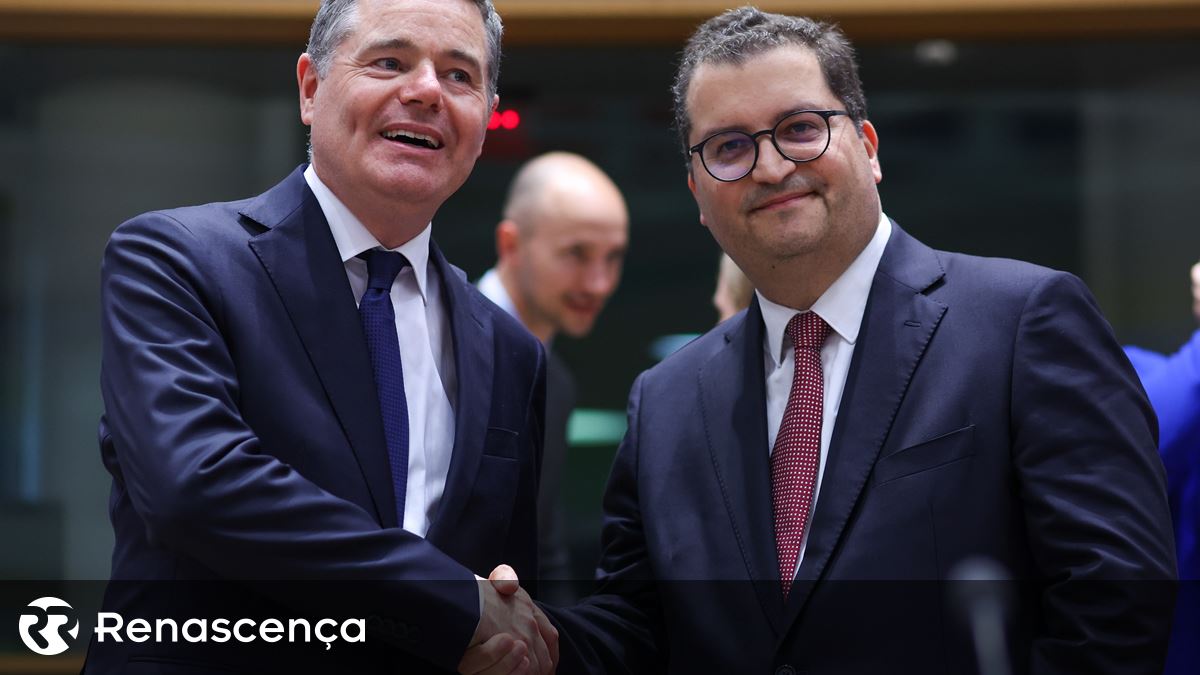 Presidente do Eurogrupo salienta finanças "muito estáveis" na "estreia" de ministro
