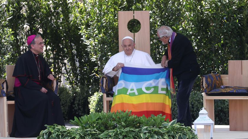 Papa em diálogo sobre a justiça e a paz