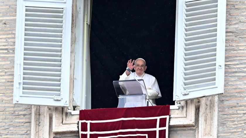Papa pede coragem para "abrir portas de paz”