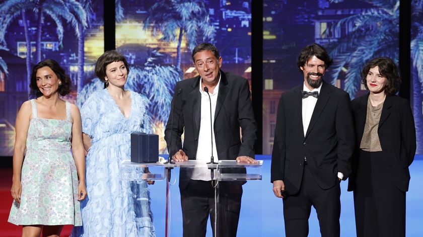 Miguel Gomes vence prémio de melhor realizador em Cannes. Foto: Sebastien Nogier/EPA