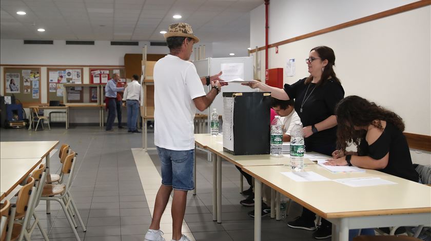 Eleições na Madeira. Projeção dá vitória ao PSD sem maioria absoluta