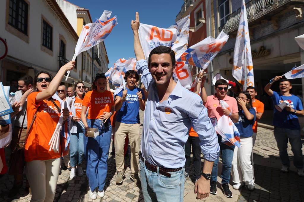 Reportagem da campanha da AD para as Europeias em Vila Nova de Gaia