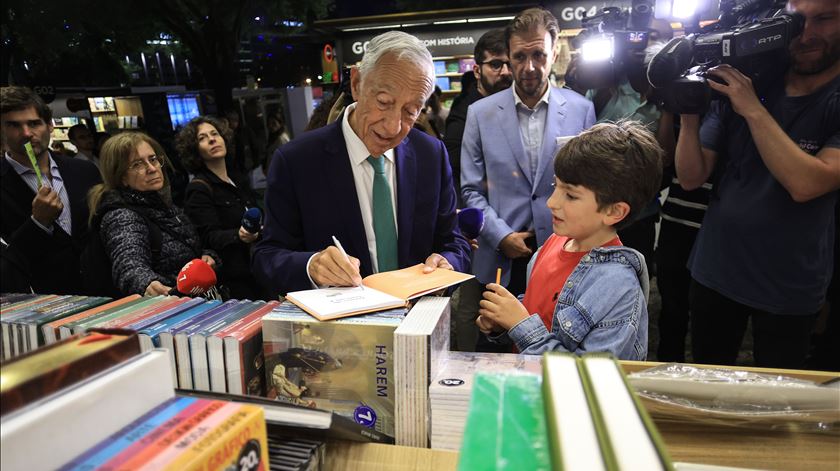Marcelo inaugurou Feira do Livro de Lisboa e encontrou um pequeno grande leitor