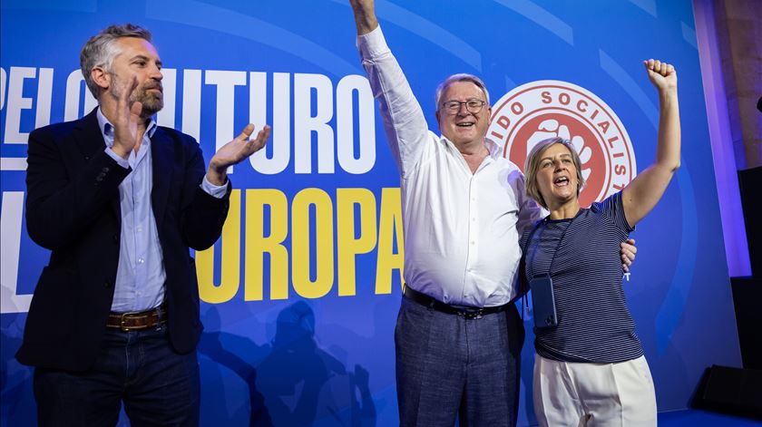 Candidato dos socialistas à Comissão Europeia acusa von der Leyen de abrir porta à extrema-direita para ganhar votos