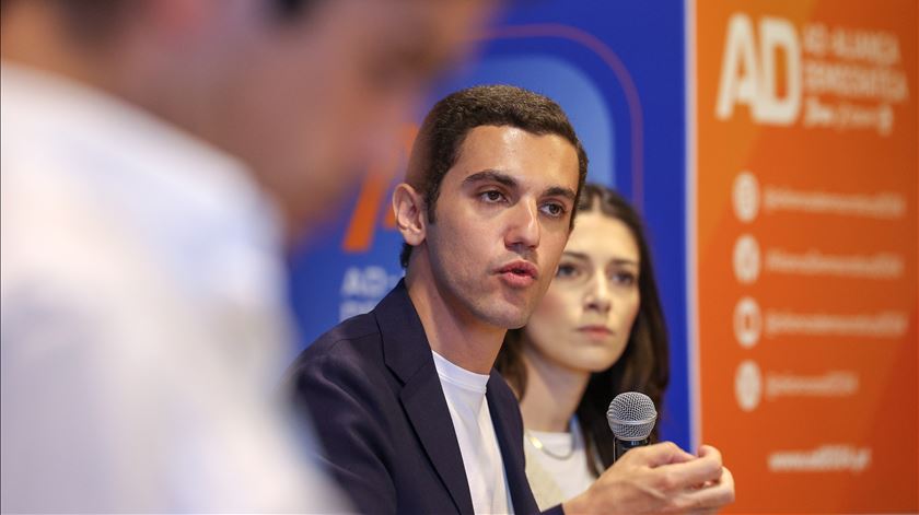  ter um deputado ucraniano sentado ao seu lado no PE