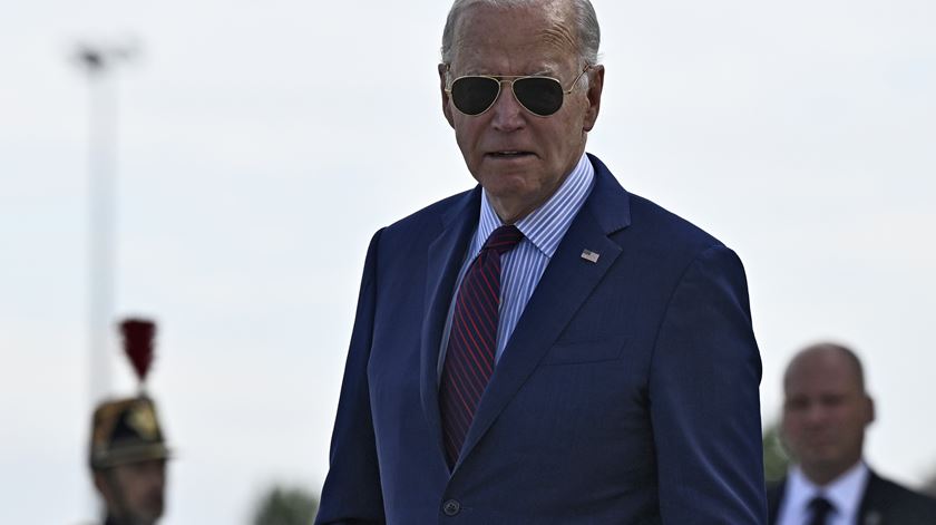 Biden avisa Partido Democrata que não abandona a campanha