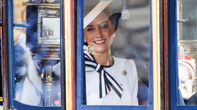 Kate Middleton aparece pela primeira vez em público desde que foi diagnosticada com cancro