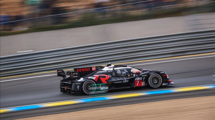 Toyota 7 de José Maria López, Kamui Kobayashi e Nyck de Vries. Foto: Christophe Petit Tesson/EPA