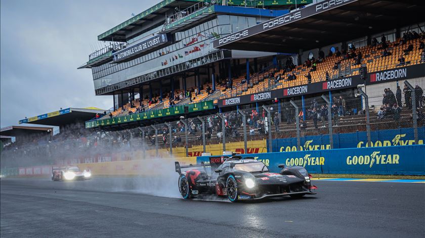 Toyota 8 de Sebastien Buemi, Brendon Hartley e Ryo Hirakawa  Foto: Christophe Petit Tesson/EPA