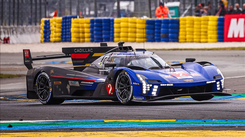 Cadillac 2 de Earl Bamber, Alex Lynn e Alex Palou Foto: Christophe Petit Tesson/EPA