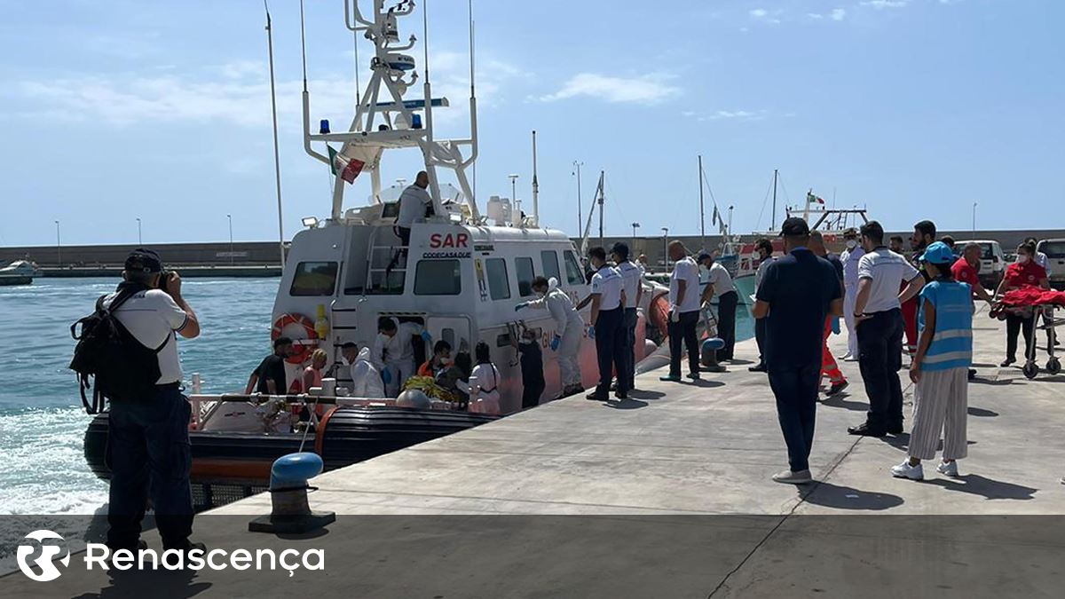 Dezenas de mortos e desaparecidos em dois naufrágios no ​Mediterrâneo