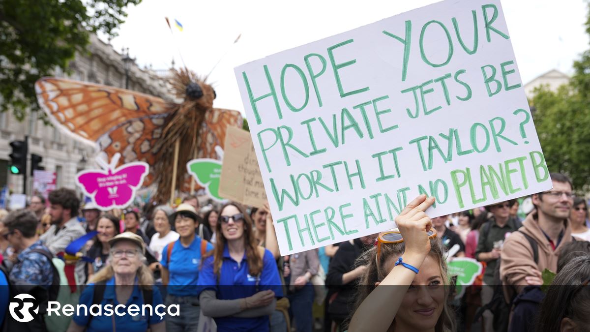 Milhares de pessoas marcham em Londres pela proteção da natureza e do clima