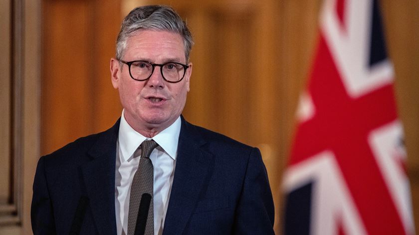 Keir Starmer quer reaproximação à União Europeia porque segurança "está em risco"