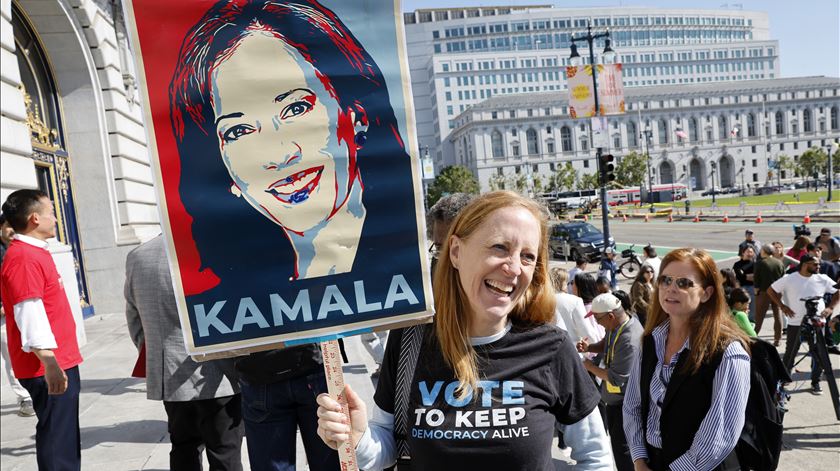 Apoiante de Kamala Harris em São Francisco, na Califórnia. Foto: John G. Mabanglo/EPA