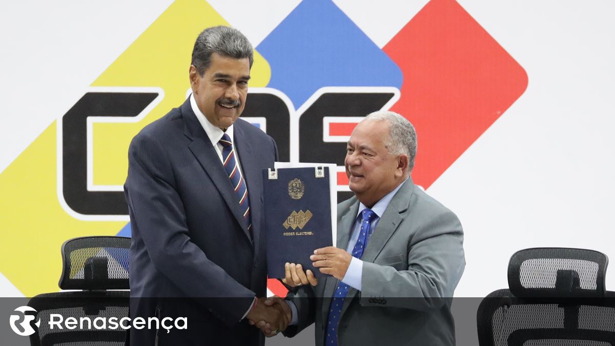 Venezuelanos na Madeira entregam no parlamento regional atas que comprovam derrota de Maduro