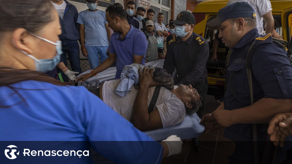 Pelo menos 27 mortos e 16 feridos em despiste de autocarro turístico no Nepal