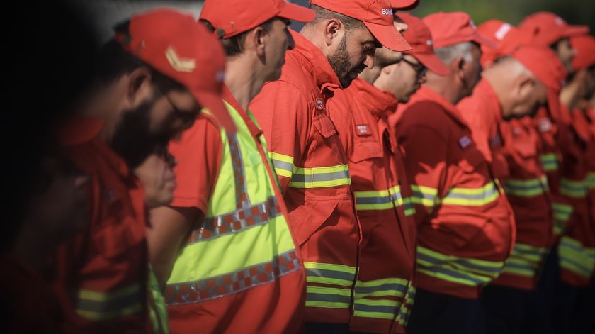 Bombeiros profissionais dão prazo até final do mês para Governo responder às reivindicações